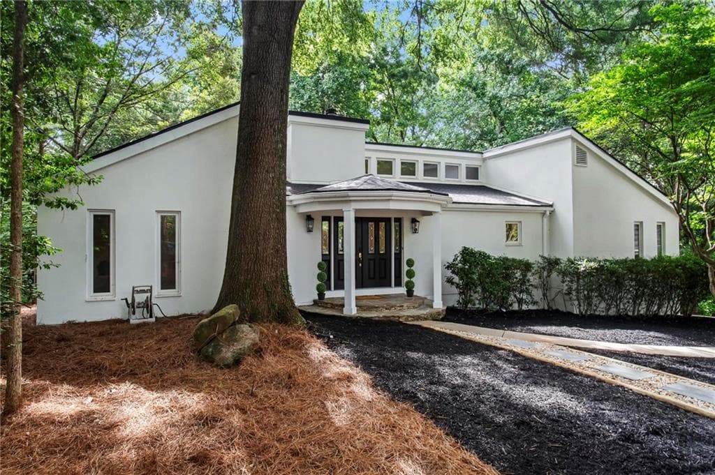 4 bedroom, 3 bathroom, 3,076 sq ft single family residence for sale at 4321 King Springs Road, Smyrna, GA 30082 — photo 2