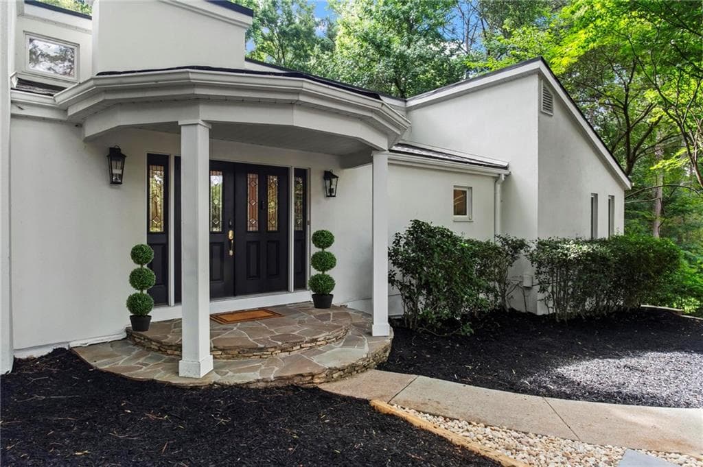 4 bedroom, 3 bathroom, 3,076 sq ft single family residence for sale at 4321 King Springs Road, Smyrna, GA 30082 — photo 3