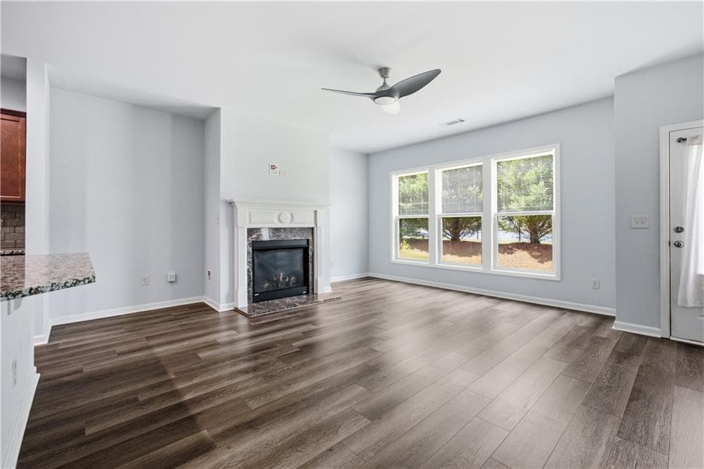 4 bedroom, 3 bathroom, 2,377 sq ft single family residence for rent at 4960 Ducote Trail, Alpharetta, GA 30004 for $2,850 a month — photo 2