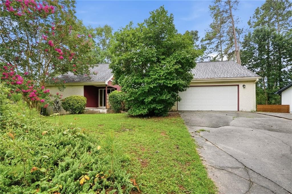 4 bedroom, 2 bathroom, 2,240 sq ft single family residence under contract at 1384 Huntsmen Glen, Riverdale, GA 30296