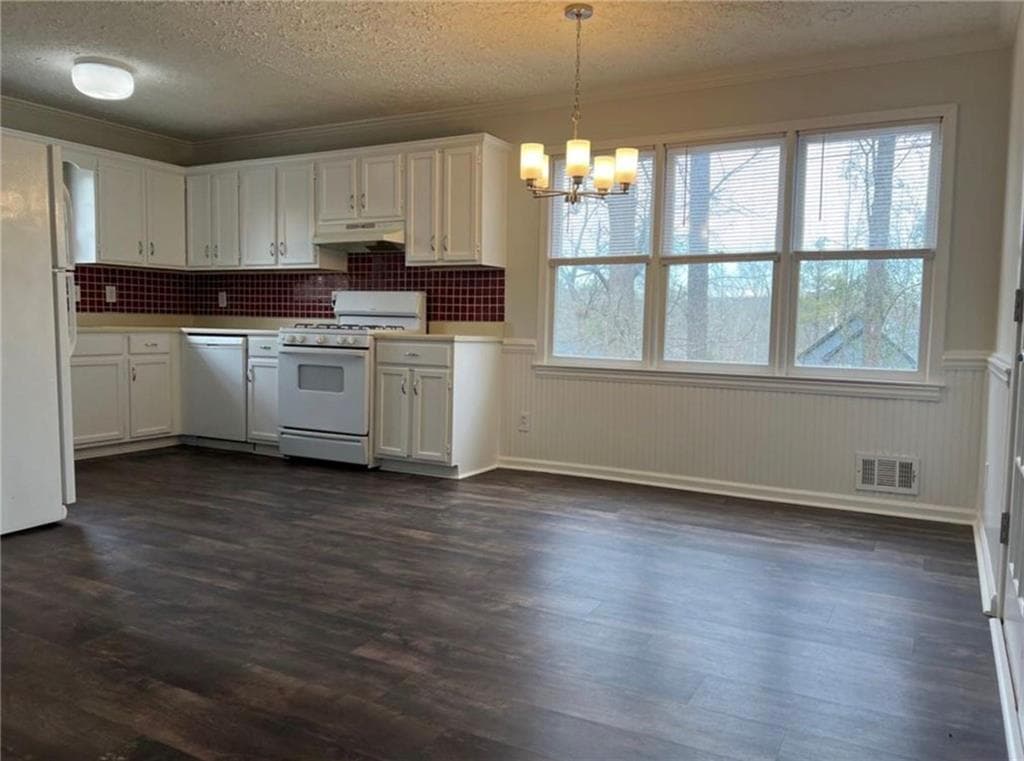 3 bedroom, 2 bathroom, 1,858 sq ft single family residence under contract at 603 Butler Court, Woodstock, GA 30188 — photo 6