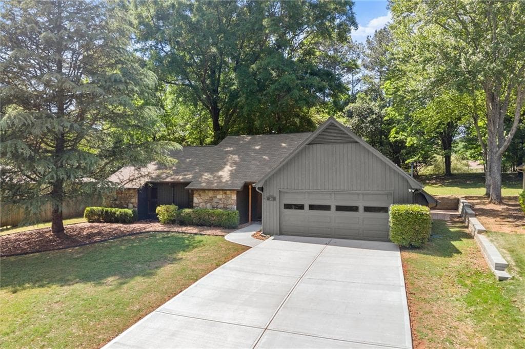 3 bedroom, 2 bathroom, 1,580 sq ft single family residence under contract at 20 Sweetwood Court, Roswell, GA 30076 — photo 2