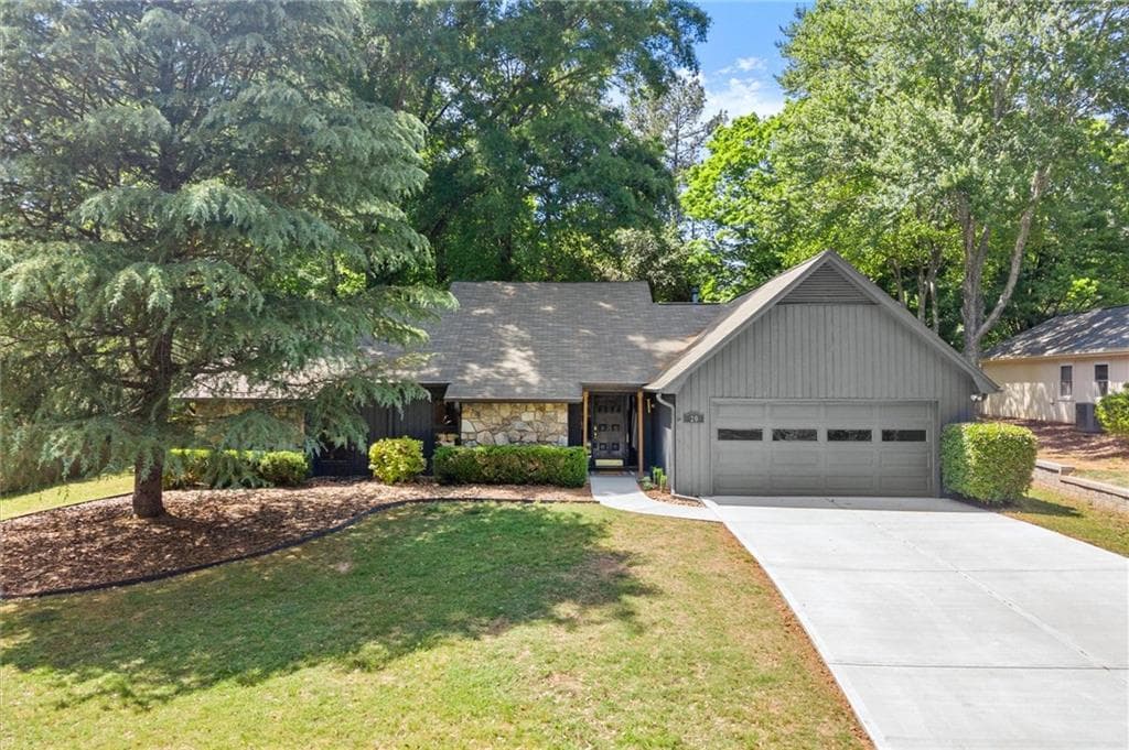 3 bedroom, 2 bathroom, 1,580 sq ft single family residence under contract at 20 Sweetwood Court, Roswell, GA 30076 — photo 3