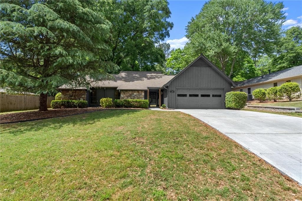 3 bedroom, 2 bathroom, 1,580 sq ft single family residence under contract at 20 Sweetwood Court, Roswell, GA 30076 — photo 4