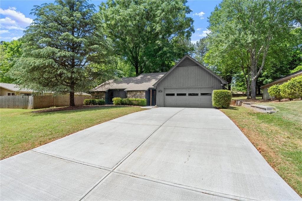 3 bedroom, 2 bathroom, 1,580 sq ft single family residence under contract at 20 Sweetwood Court, Roswell, GA 30076 — photo 6