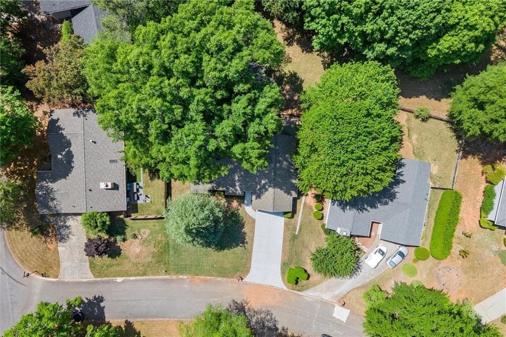 3 bedroom, 2 bathroom, 1,580 sq ft single family residence under contract at 20 Sweetwood Court, Roswell, GA 30076 — photo 7