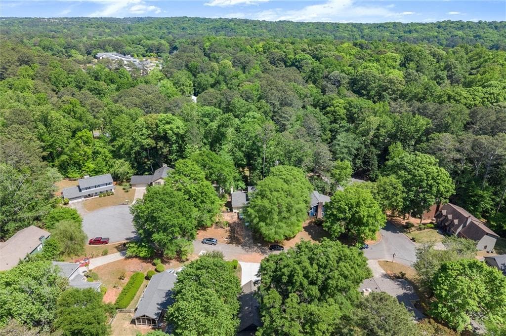 3 bedroom, 2 bathroom, 1,580 sq ft single family residence under contract at 20 Sweetwood Court, Roswell, GA 30076 — photo 10
