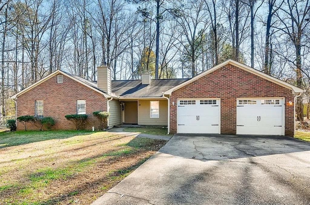 duplex for sale at 5913 Summerglen Lane, Atlanta, GA 30349 — photo 1 of 10