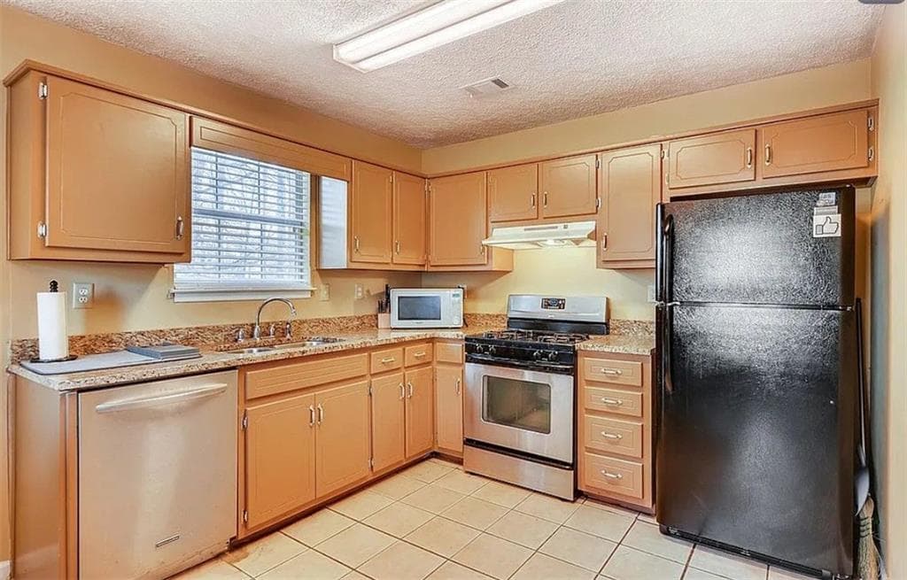 duplex for sale at 5913 Summerglen Lane, Atlanta, GA 30349 — photo 3