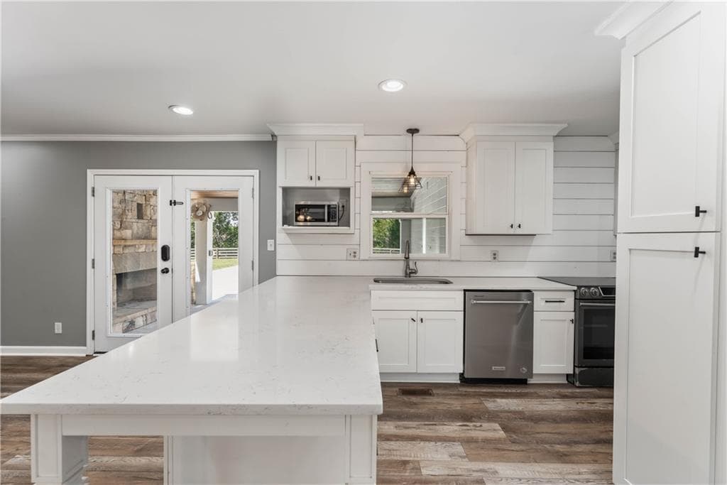 4 bedroom, 2 bathroom, 2,084 sq ft single family residence for sale at 511 Bart Manous Road, Canton, GA 30115 — photo 4