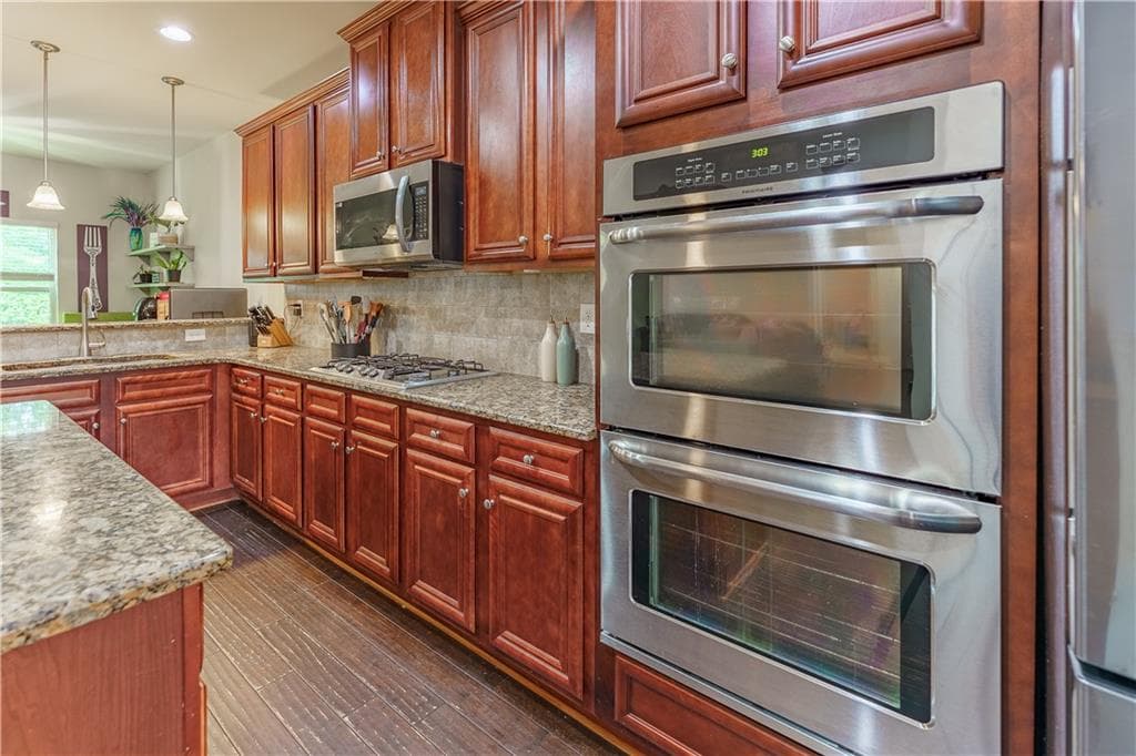6 bedroom, 5 bathroom, 3,584 sq ft single family residence for sale at 18 Canyon View Drive, Newnan, GA 30265 — photo 9