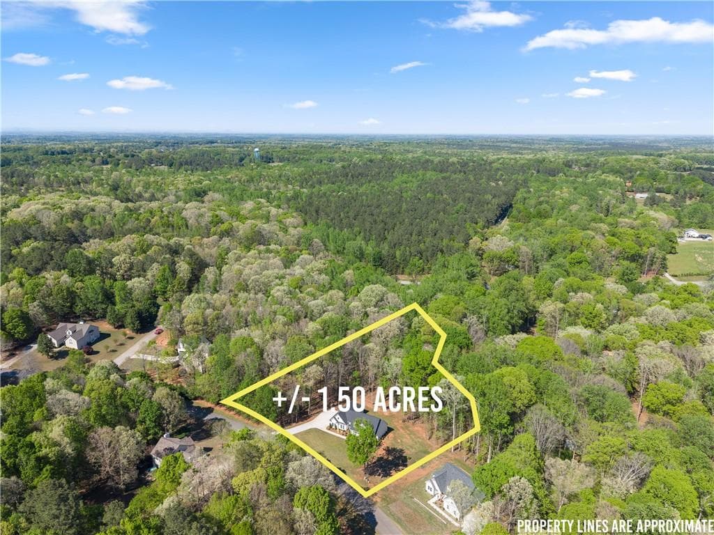4 bedroom, 3 bathroom, 2,300 sq ft single family residence for sale at 179 Prime Drive, Commerce, GA 30530 — photo 3