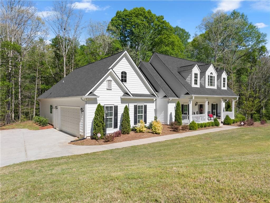 4 bedroom, 3 bathroom, 2,300 sq ft single family residence for sale at 179 Prime Drive, Commerce, GA 30530 — photo 5