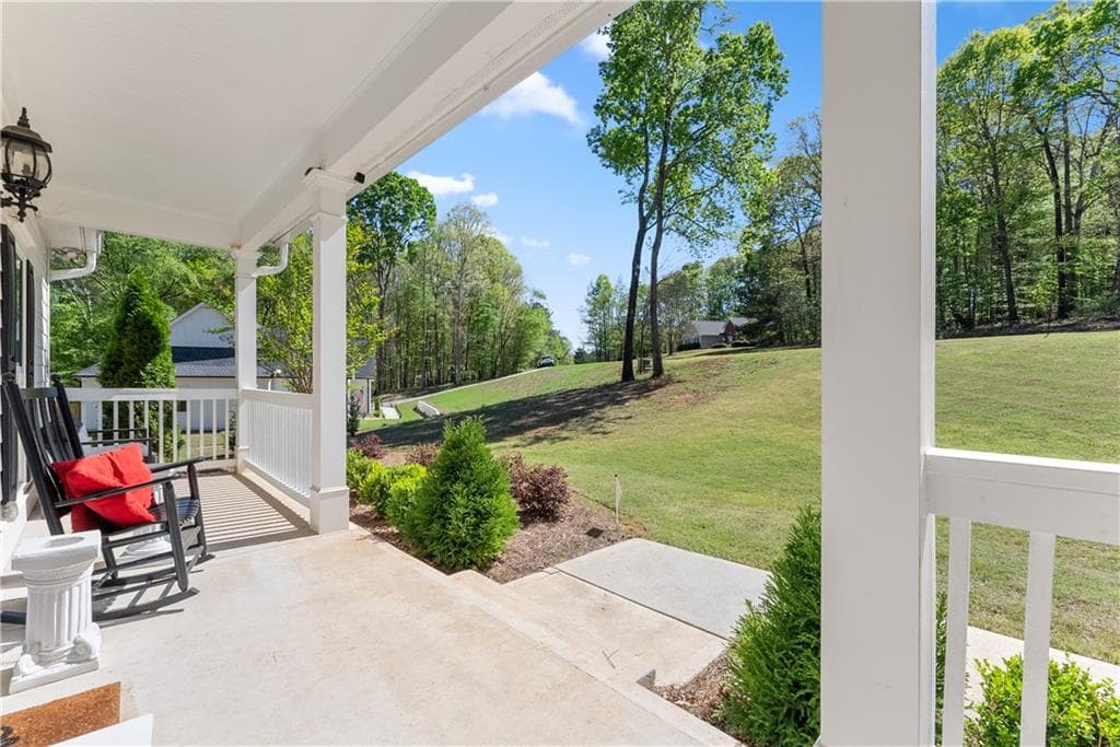 4 bedroom, 3 bathroom, 2,300 sq ft single family residence for sale at 179 Prime Drive, Commerce, GA 30530 — photo 7