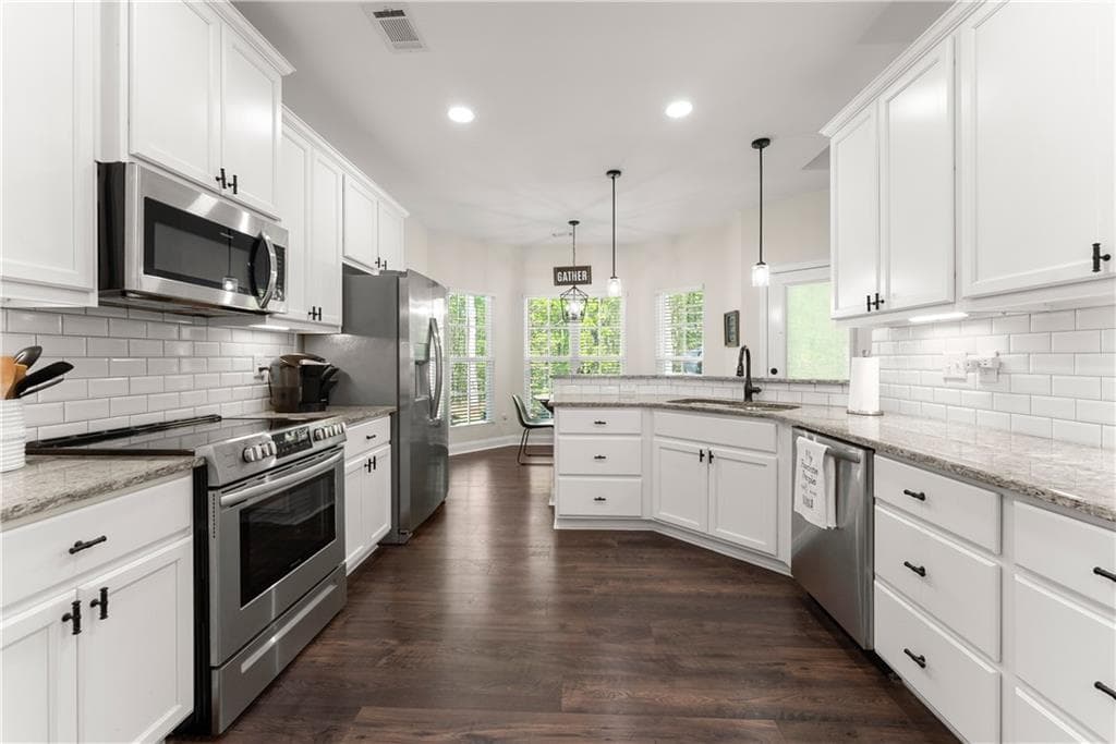 4 bedroom, 3 bathroom, 2,300 sq ft single family residence for sale at 179 Prime Drive, Commerce, GA 30530 — photo 9