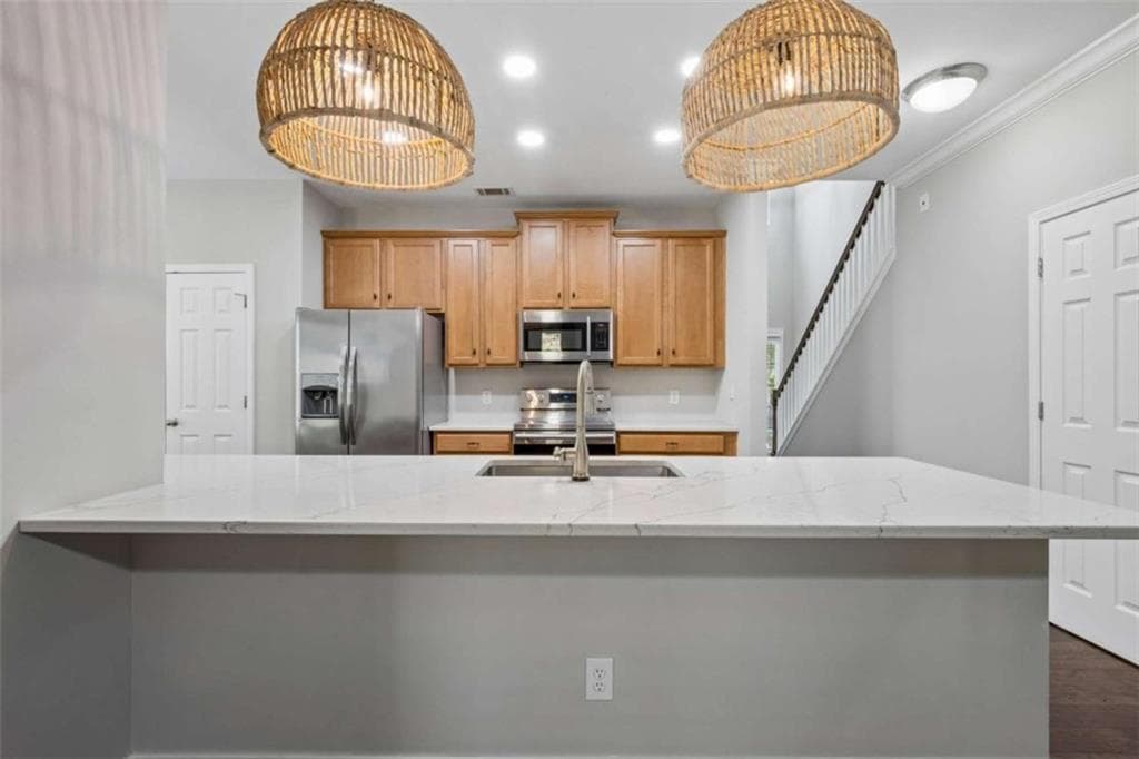 3 bedroom, 3 bathroom, 2,072 sq ft single family residence for sale at 7051 Silk Tree, Braselton, GA 30517 — photo 9