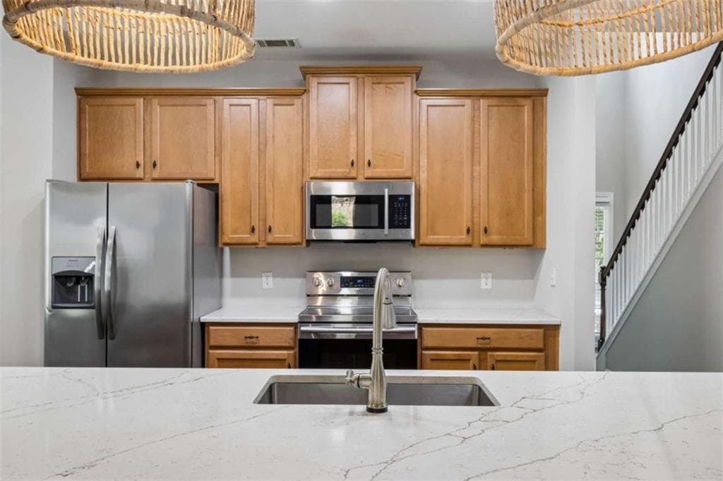 3 bedroom, 3 bathroom, 2,072 sq ft single family residence for sale at 7051 Silk Tree, Braselton, GA 30517 — photo 10