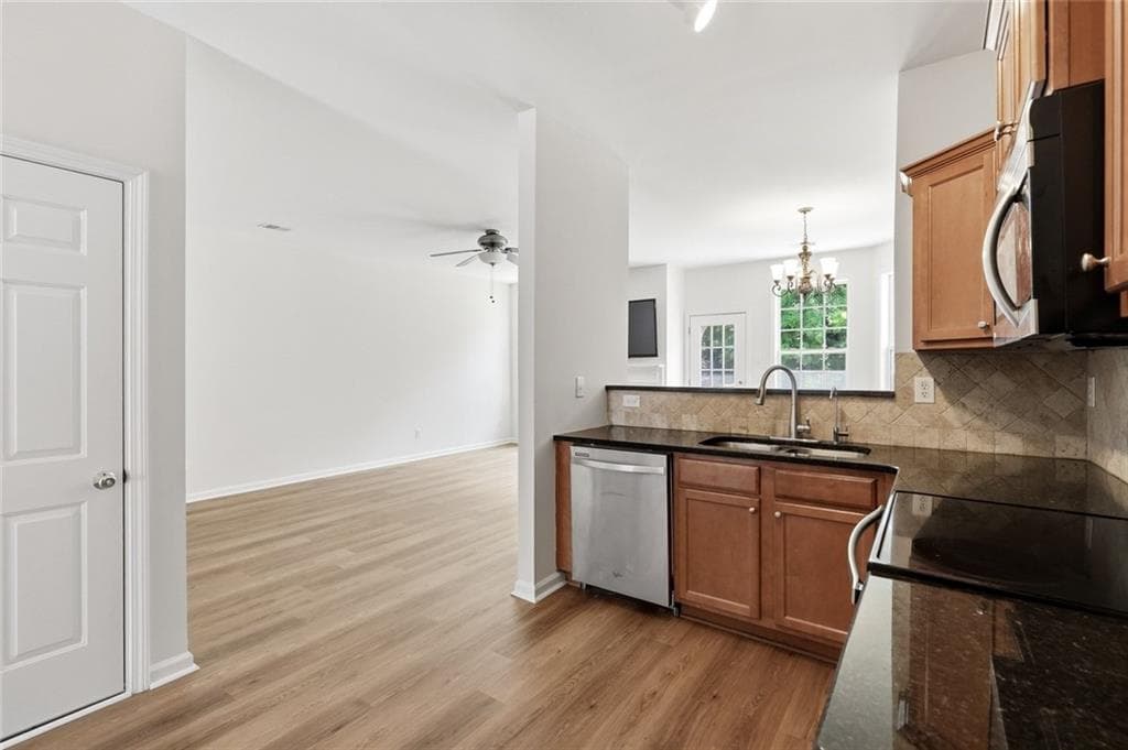 3 bedroom, 3 bathroom, 1,538 sq ft townhouse for sale at 2740 Tohenham Circle, Norcross, GA 30071 — photo 6