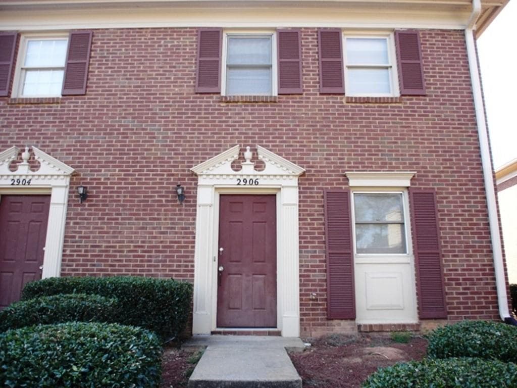 2 bedroom, 3 bathroom, 1,260 sq ft condominium for rent at 2906 Webb Bridge Road, Alpharetta, GA 30009 for $1,900 a month — photo 1 of 29