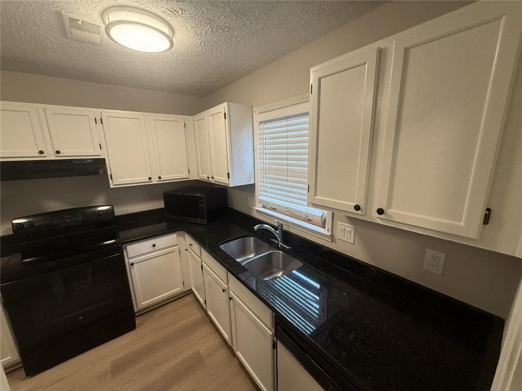 2 bedroom, 3 bathroom, 1,260 sq ft condominium for rent at 2906 Webb Bridge Road, Alpharetta, GA 30009 for $1,900 a month — photo 2
