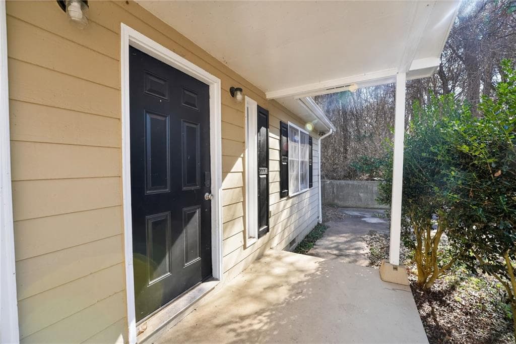 3 bedroom, 2 bathroom, 1,140 sq ft single family residence for sale at 1826 County Line Road, Atlanta, GA 30331 — photo 4