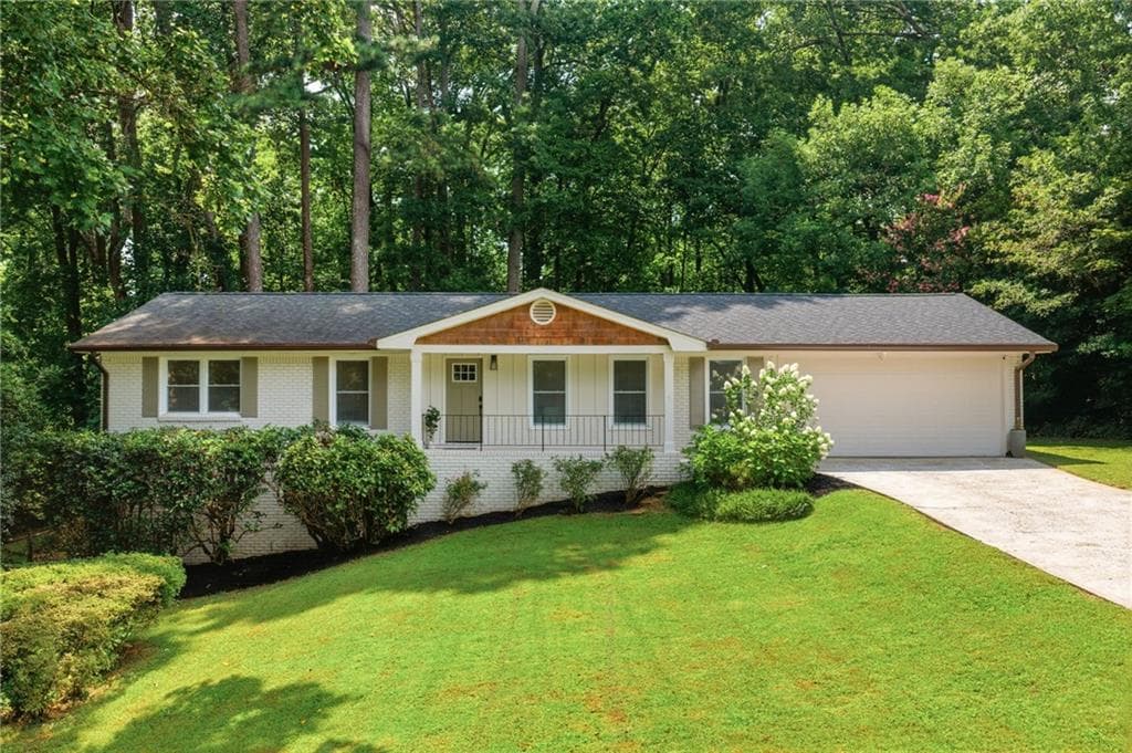 4 bedroom, 3 bathroom, 2,205 sq ft single family residence sold at 3212 Foxwood Trail, Smyrna, GA 30082