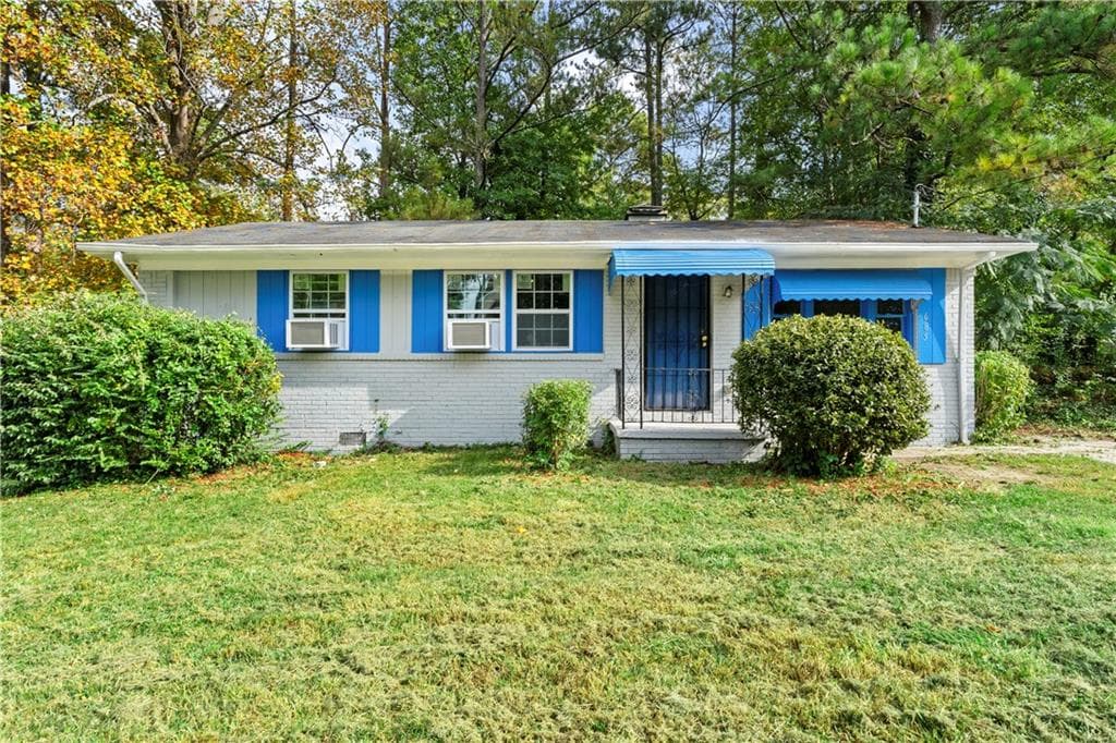 3 bedroom, 1 bathroom, 1,100 sq ft single family residence for sale at 685 Bolton Road, Atlanta, GA 30331