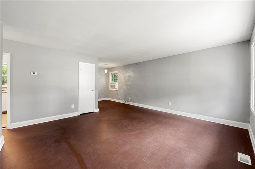 3 bedroom, 1 bathroom, 1,100 sq ft single family residence for sale at 685 Bolton Road, Atlanta, GA 30331 — photo 5