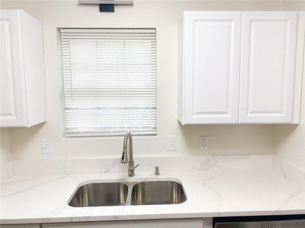 4 bedroom, 3 bathroom, 1,540 sq ft townhouse for sale at 7010 Oakhill Circle, Austell, GA 30168 — photo 4