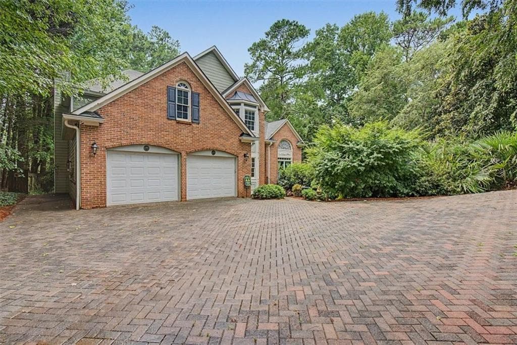 7 bedroom, 4 bathroom, 4,518 sq ft single family residence for sale at 901 Denmeade Walk, Marietta, GA 30064 — photo 3