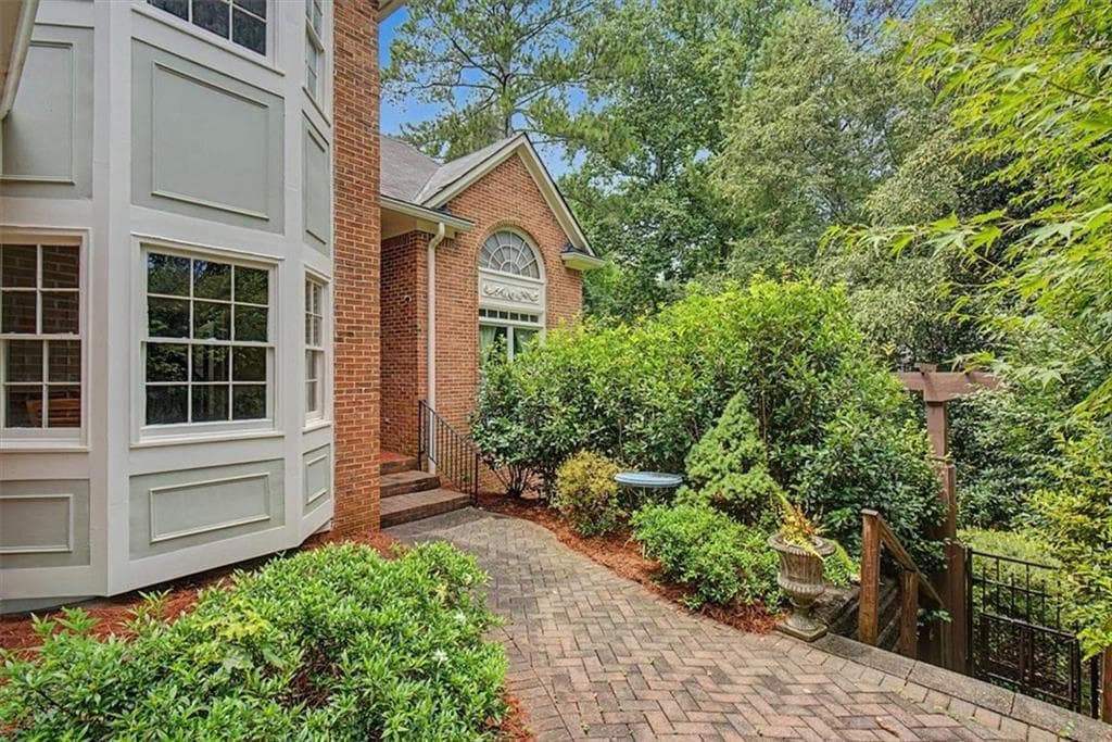 7 bedroom, 4 bathroom, 4,518 sq ft single family residence for sale at 901 Denmeade Walk, Marietta, GA 30064 — photo 4