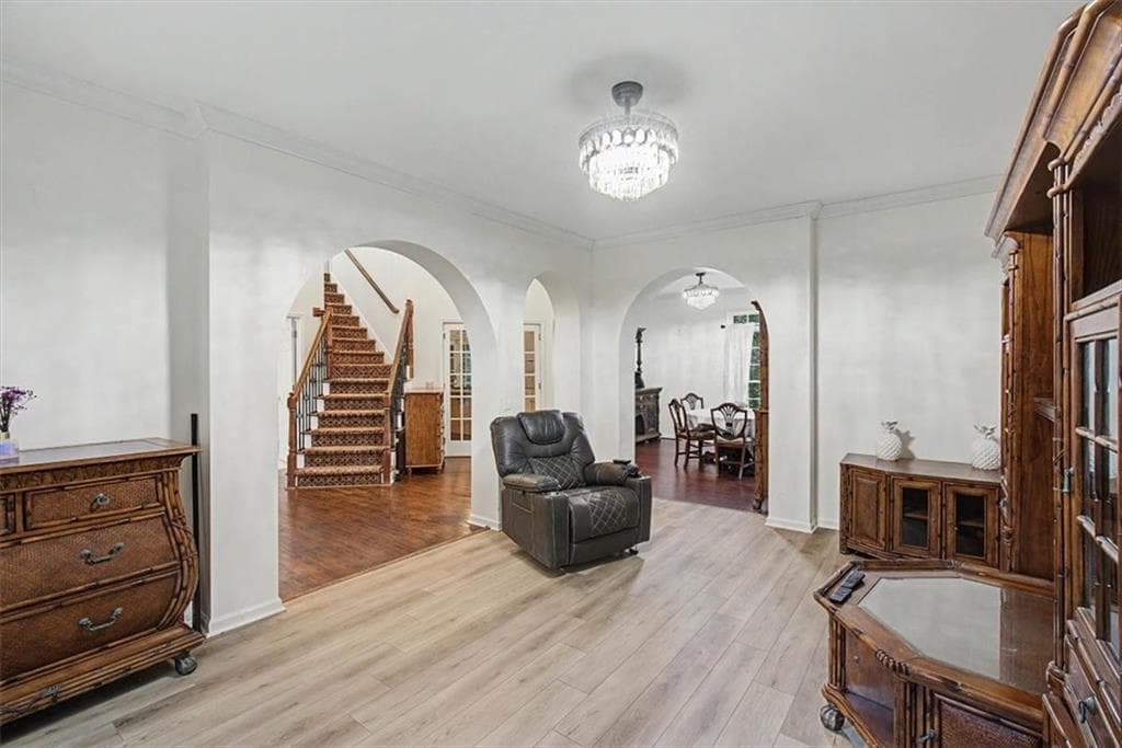 7 bedroom, 4 bathroom, 4,518 sq ft single family residence for sale at 901 Denmeade Walk, Marietta, GA 30064 — photo 8