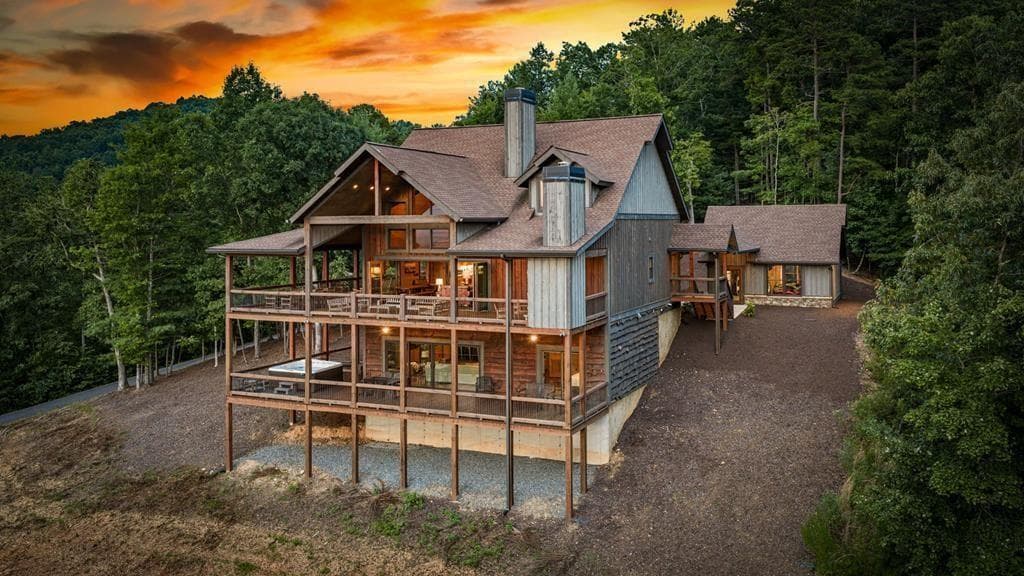 4 bedroom, 4 bathroom, 4,000 sq ft single family residence under contract at 330 Serenity Ridge Lane, Mineral Bluff, GA 30559 — photo 3
