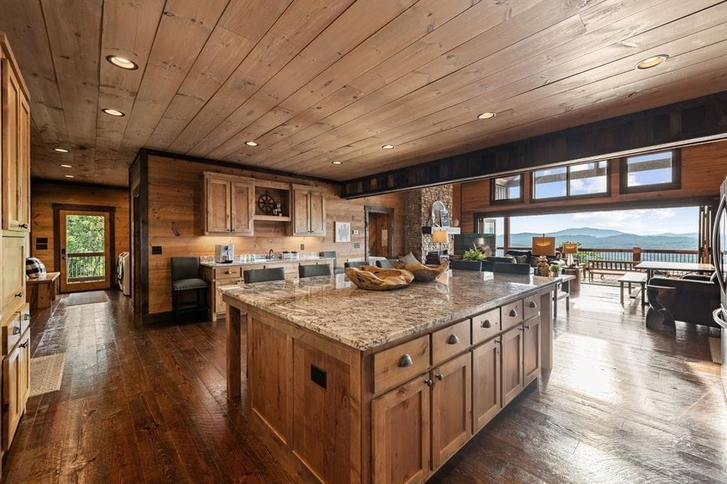 4 bedroom, 4 bathroom, 4,000 sq ft single family residence under contract at 330 Serenity Ridge Lane, Mineral Bluff, GA 30559 — photo 7