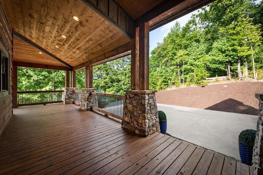 4 bedroom, 4 bathroom, 4,000 sq ft single family residence under contract at 330 Serenity Ridge Lane, Mineral Bluff, GA 30559 — photo 9
