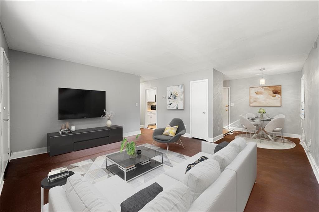 3 bedroom, 1 bathroom, 1,100 sq ft single family residence for sale at 685 Bolton Road, Atlanta, GA 30331 — photo 3