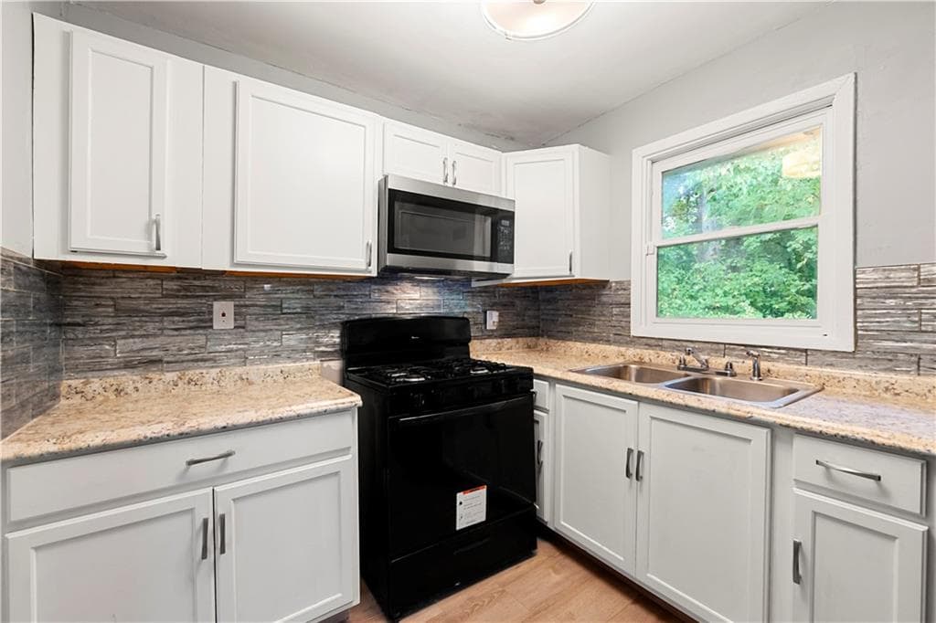 3 bedroom, 1 bathroom, 1,100 sq ft single family residence for sale at 685 Bolton Road, Atlanta, GA 30331 — photo 6