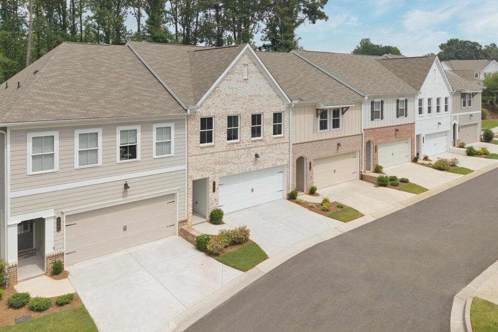 3 bedroom, 3 bathroom, 1,883 sq ft townhouse for sale at 3303 Cranston Lane, Kennesaw, GA 30144 — photo 2