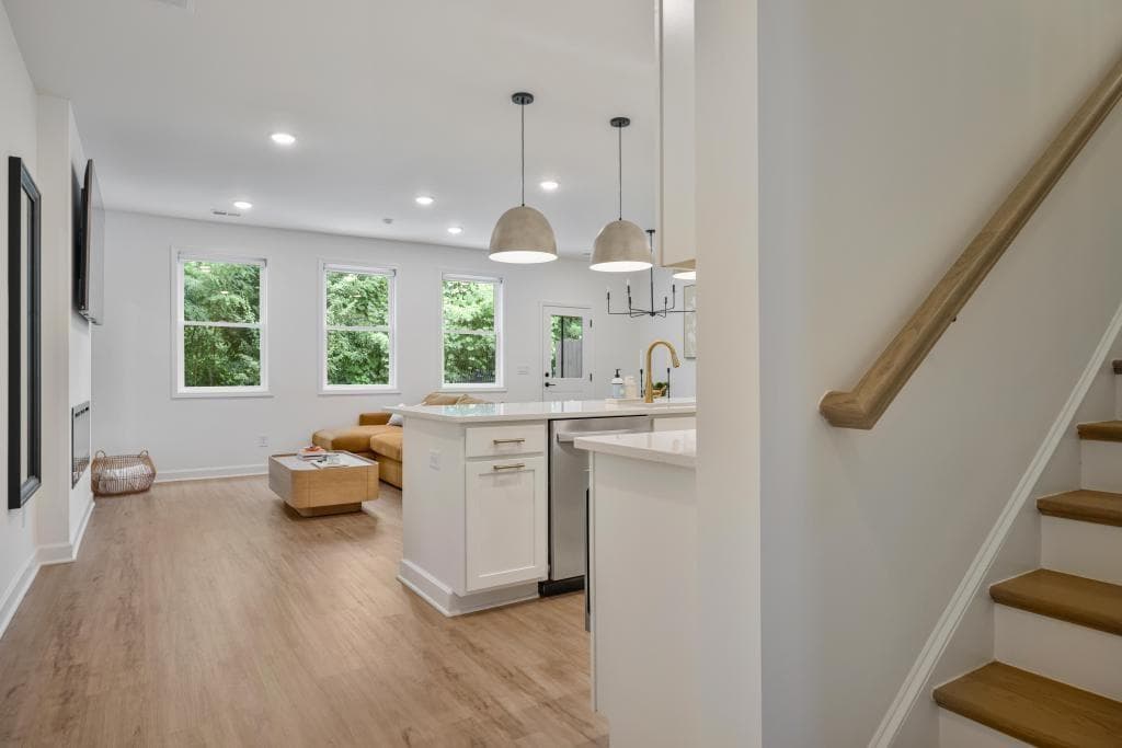 3 bedroom, 3 bathroom, 1,883 sq ft townhouse for sale at 3303 Cranston Lane, Kennesaw, GA 30144 — photo 4