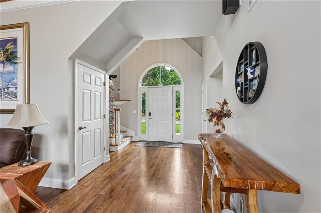3 bedroom, 4 bathroom, 3,810 sq ft single family residence under contract at 5748 Ridgewater Drive, Gainesville, GA 30506 — photo 3