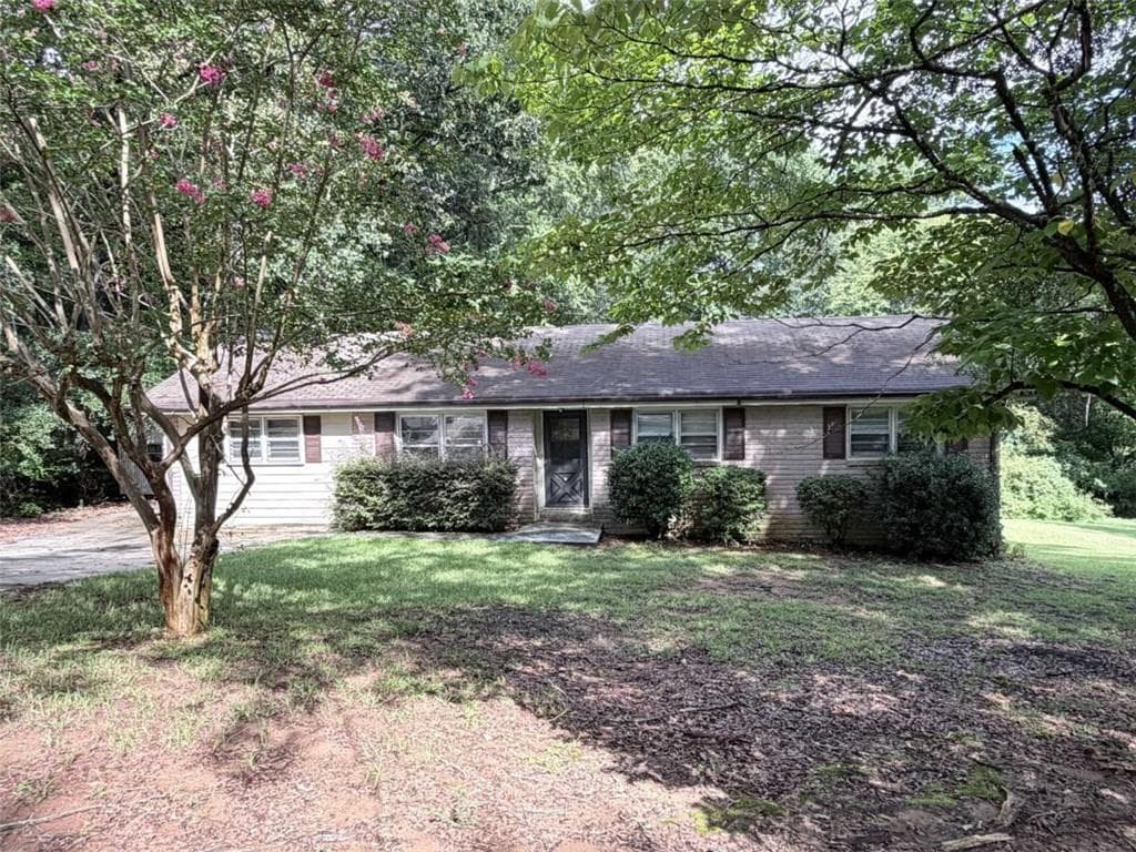 3 bedroom, 2 bathroom, 1,474 sq ft single family residence for sale at 2195 Rockdale Drive, Conyers, GA 30012 — photo 2