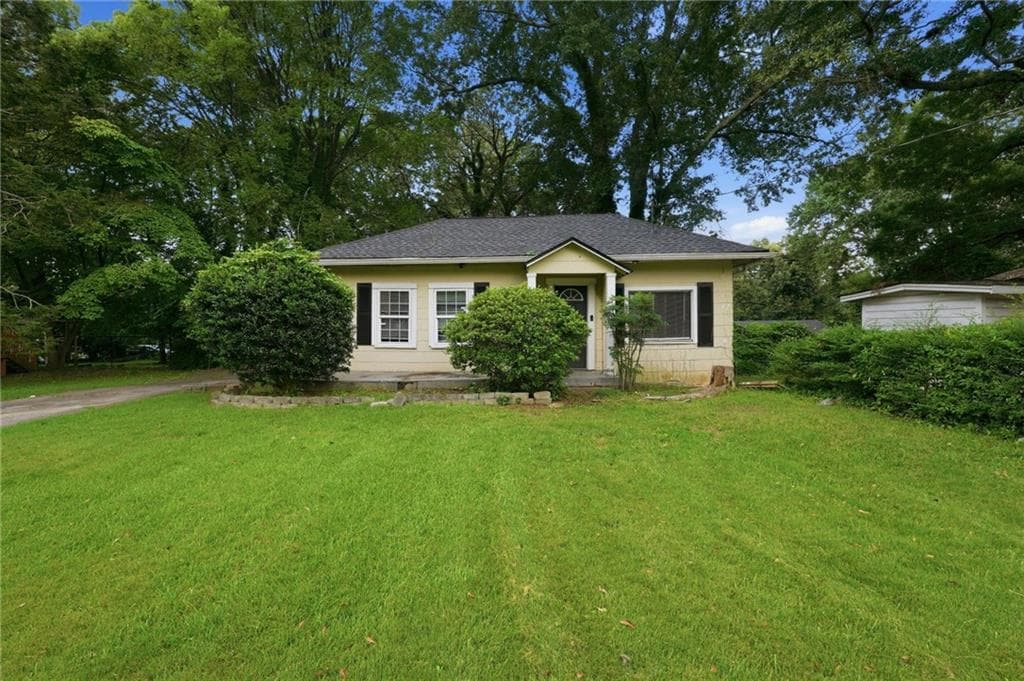 3 bedroom, 1 bathroom, 1,218 sq ft single family residence for sale at 1028 Birch Street, Atlanta, GA 30310 — photo 1 of 26