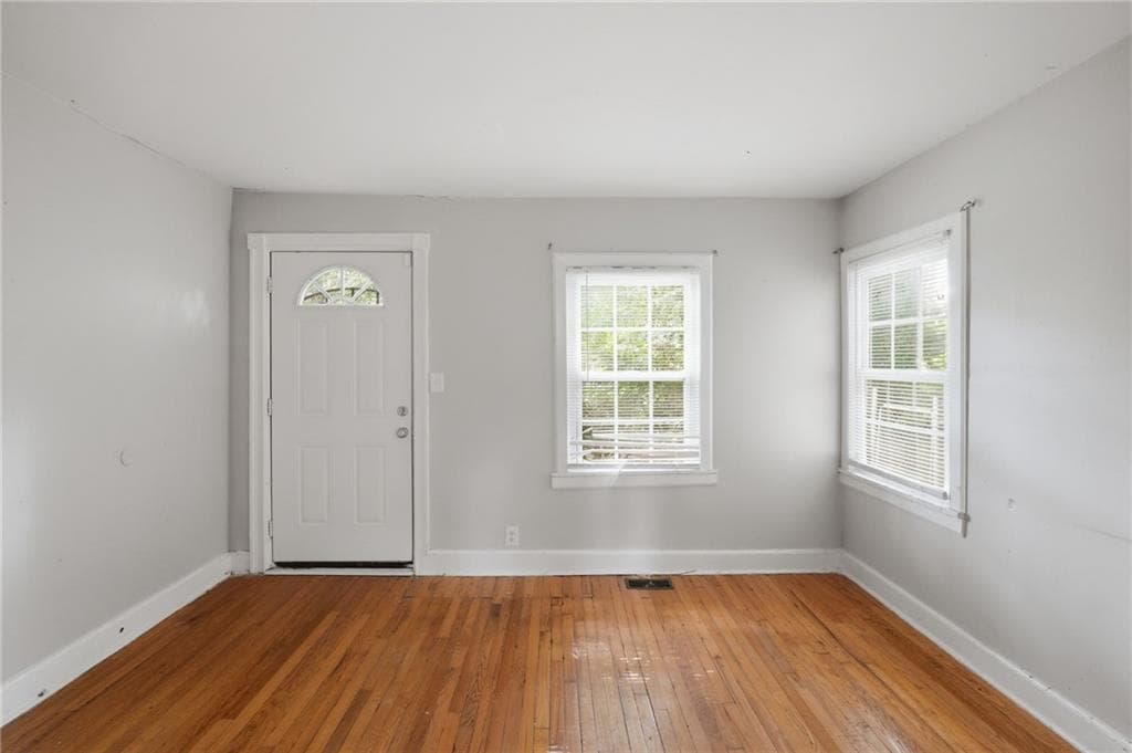 3 bedroom, 1 bathroom, 1,218 sq ft single family residence for sale at 1028 Birch Street, Atlanta, GA 30310 — photo 6