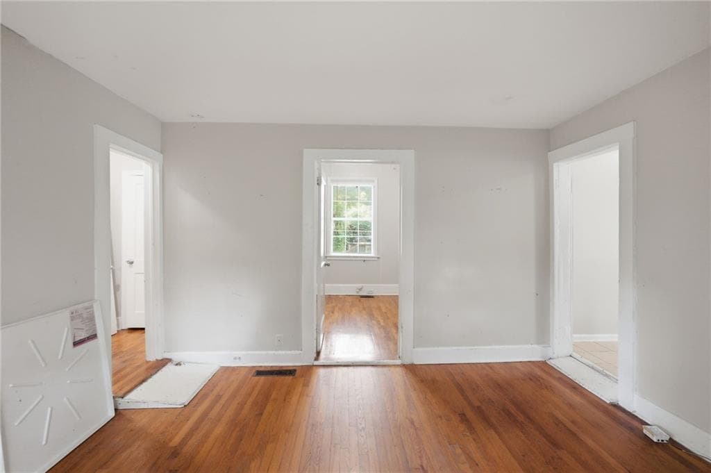 3 bedroom, 1 bathroom, 1,218 sq ft single family residence for sale at 1028 Birch Street, Atlanta, GA 30310 — photo 7