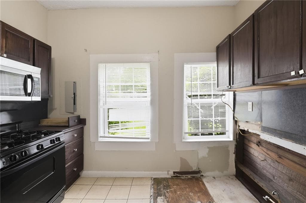 3 bedroom, 1 bathroom, 1,218 sq ft single family residence for sale at 1028 Birch Street, Atlanta, GA 30310 — photo 9