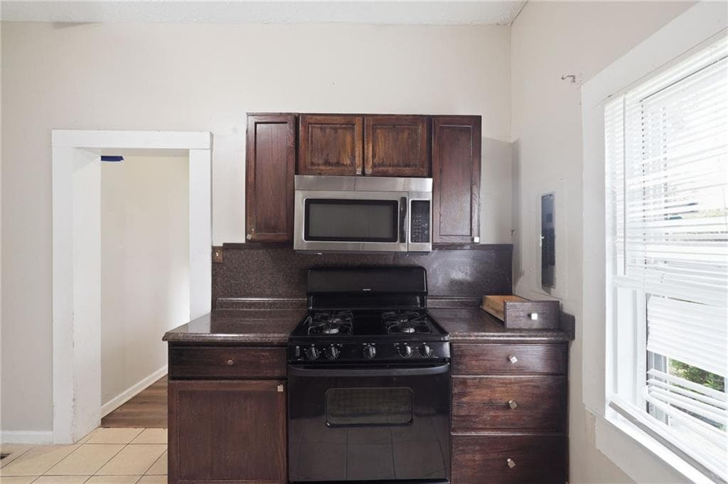 3 bedroom, 1 bathroom, 1,218 sq ft single family residence for sale at 1028 Birch Street, Atlanta, GA 30310 — photo 10