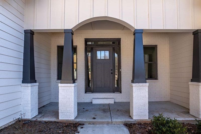 4 bedroom, 5 bathroom, 2,879 sq ft single family residence for rent at 5714 Ridgewater Circle, Gainesville, GA 30506 for $2,750 a month — photo 3