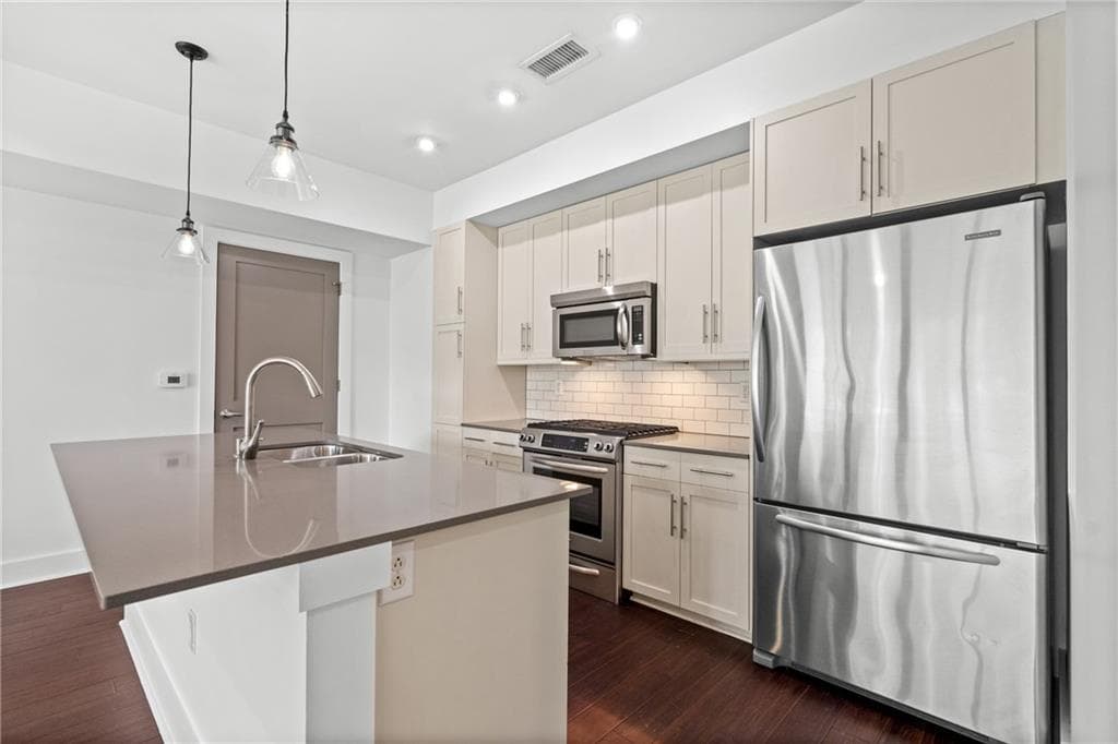 2 bedroom, 2 bathroom, 1,256 sq ft condominium for rent at 1100 Howell Mill Road 212, Atlanta, GA 30318 for $3,250 a month — photo 9