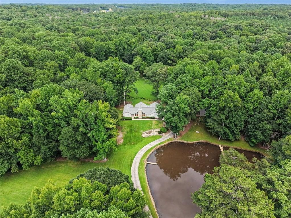 3 bedroom, 3 bathroom, 2,484 sq ft single family residence for sale at 4098 Happy Valley Circle, Newnan, GA 30263 — photo 3