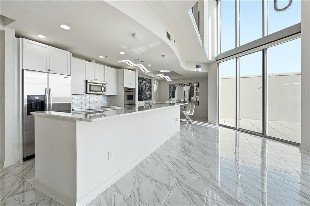 3 bedroom, 4 bathroom, 3,083 sq ft condominium for sale at 2795 Peachtree Road 2604, Atlanta, GA 30305 — photo 2